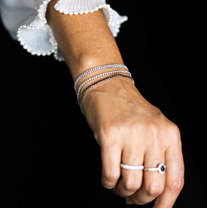 EC Tennisarmbånd i hvitgull m/sorte diamanter  2.00 ct