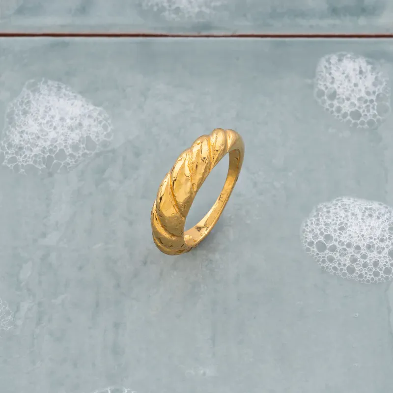 Frida Leonore Current ring i forgylt stål