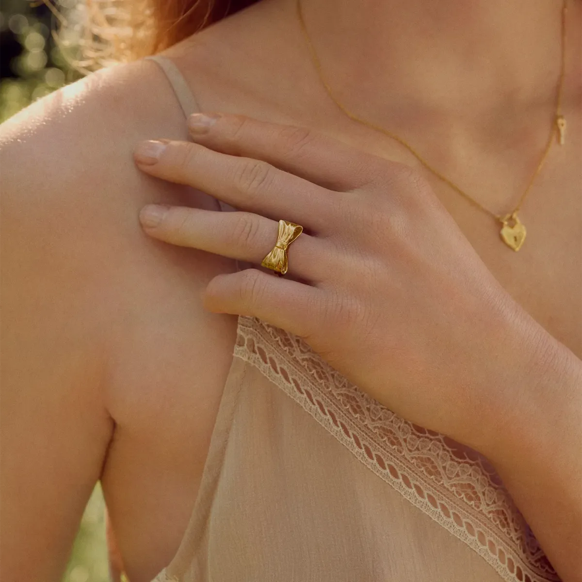 Maanesten Satin ring forgylt