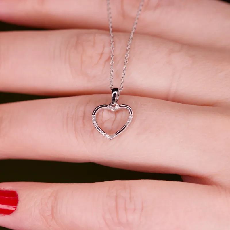 Diamantanheng med 14k gullkjede 0,03ct tw/si i hvit gull